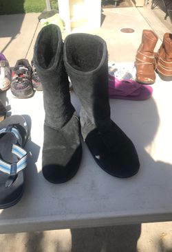 Black Bear Paw boots