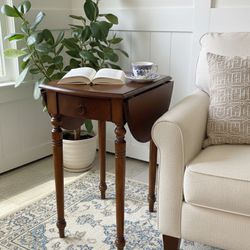 Mahogany Drop-Leaf Pembroke Side Table