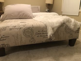 French Style Oversized Bedroom / Entryway Bench - Like New