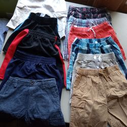 La Mayoría Son Número Cuatro Y Número 6 Tengo De Muchos Tipos De Números De Ropa De Niño