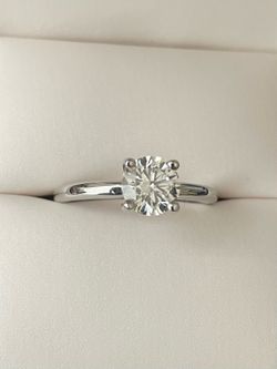DIAMOND SOLITAIRE 1.07CT ROUND VVS2 -G 14KT RING