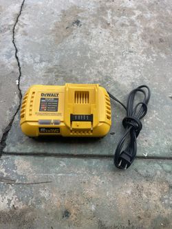 DEWALT 20V MAX / 60V MAX FLEXVOLT Lithium-Ion Fan Cooled Fast Battery Charger