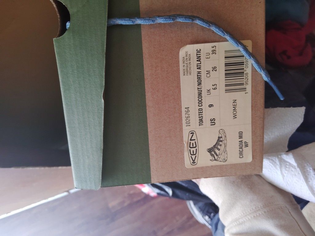 Keen Women Hiking Boots Size 9