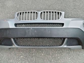 2007-2010 bmw X3 complete front bumper with all the accessories OEM.