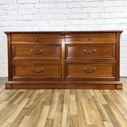 Ethan Allen Medallion 6-Drawer Dresser ⚡️