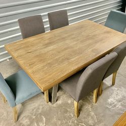 Like New Cindy Crawford Dining Room Set With 6 Chairs 