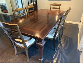 Dining table w/ chairs