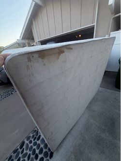 Queen Box Spring: Free