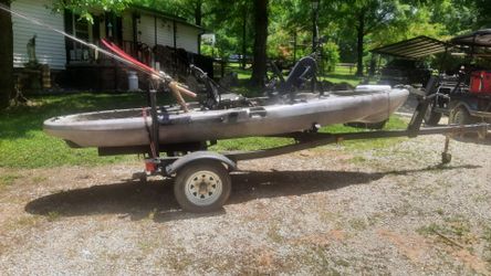 Brooklyn pedal kayak w/trolling motor