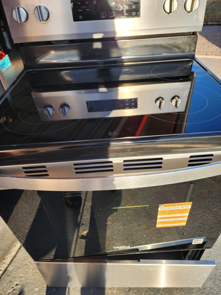 Set New Whirlpool Stove,Dishwasher And Microwave