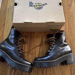 Dr Martens Leona new black size womens 7