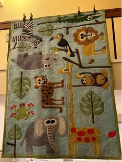 Animal themed rug for nursery or kids room