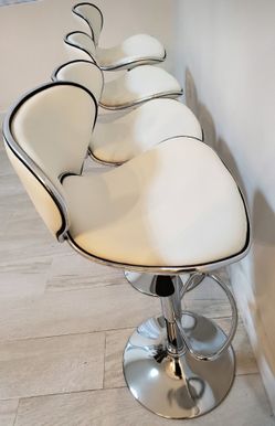 New bar stools in box / adjustable barstools