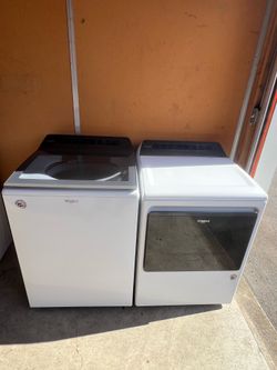 Nice washer and dryer combo—in excellent condition and working very well.
