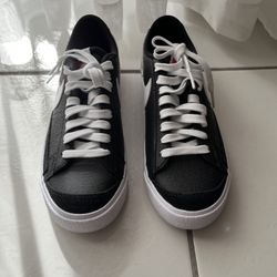 Nike Blazer Low '77 Low Top Sneaker