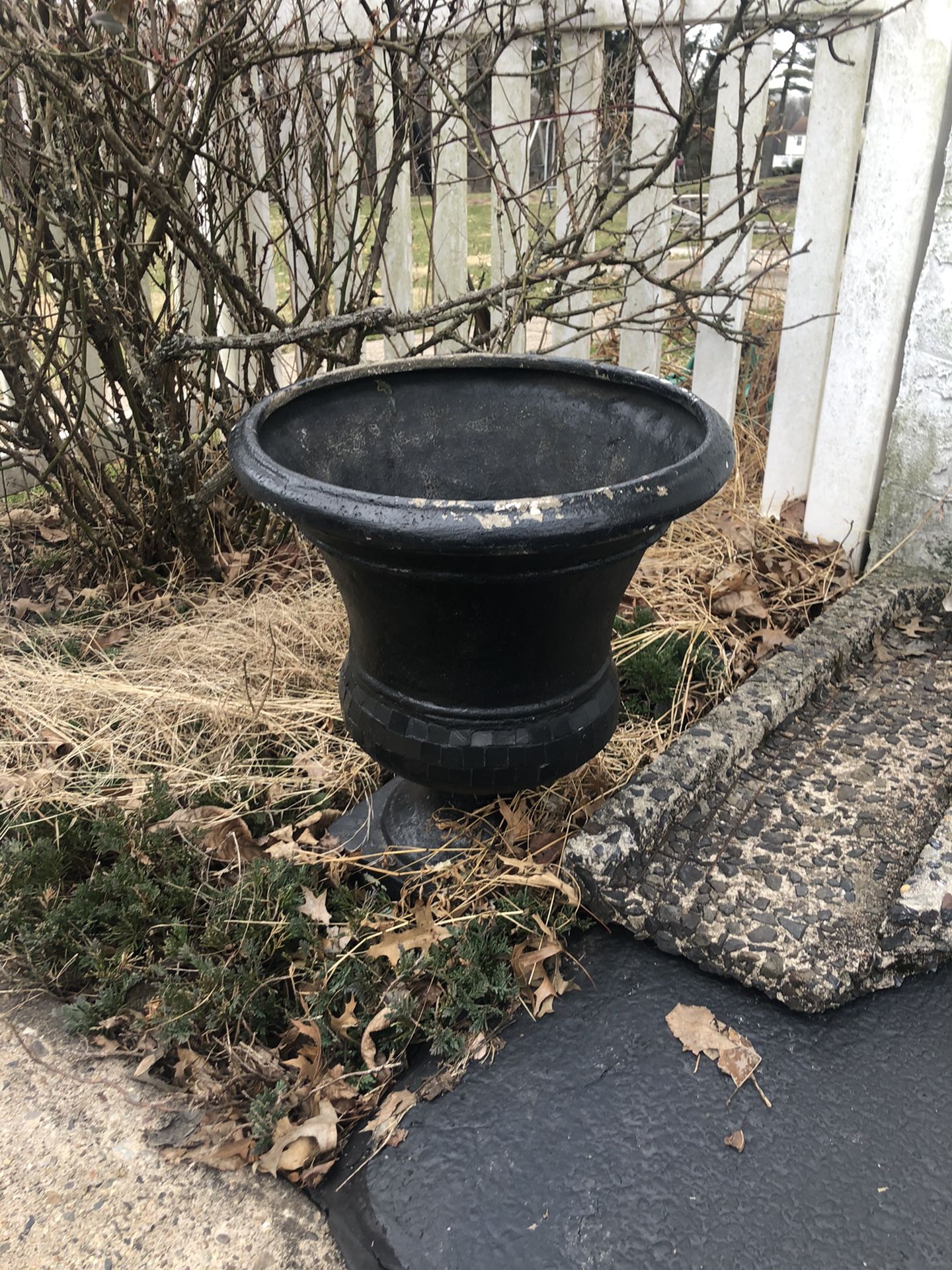 2 Outdoor flower pots