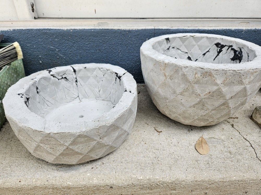 Diamond 9in Wide Outdoor Plant Planter Pot  With Drain