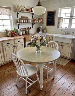 Round Drop-Leaf Dining Table with 2 Chairs