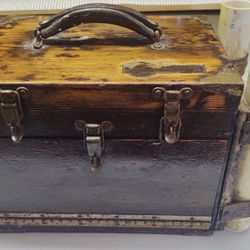 SELLING LOT OF VINTAGE WOODEN TACKLE BOX AND TWO