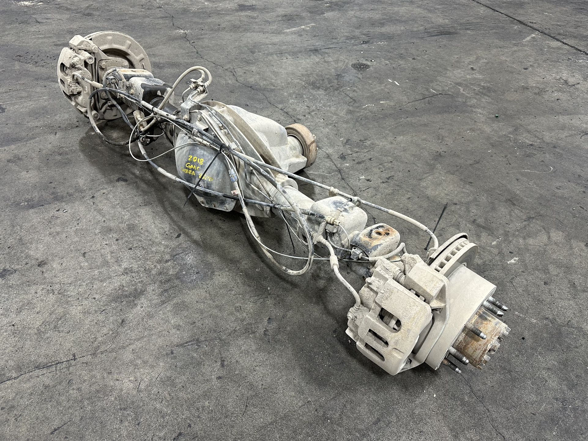 2018 GMC Sierra 2500 Rear Axle Assembly GT4 Fill Plug In Cover 116K miles