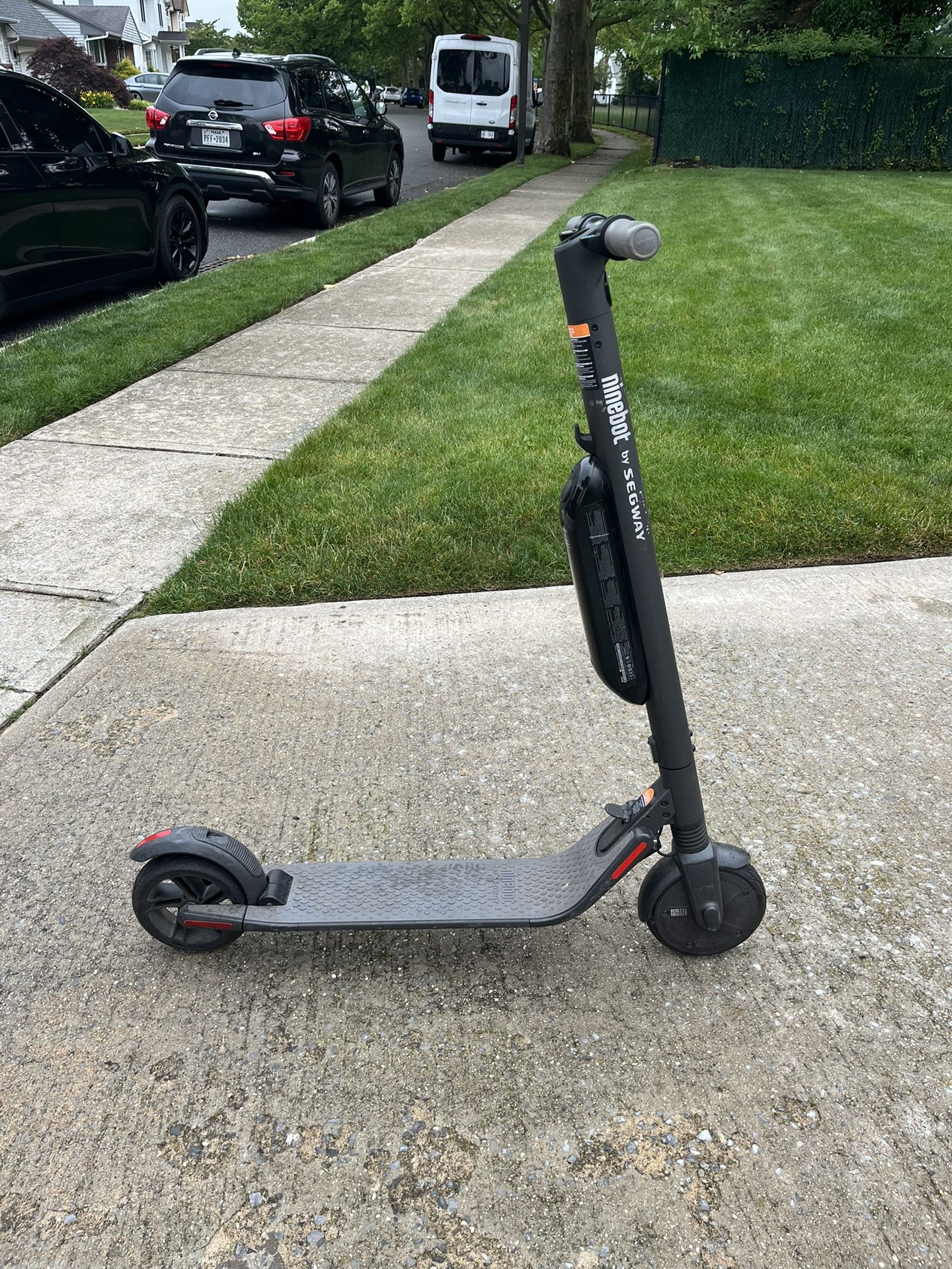 Segway Ninebot ES4 Electric Kick Scooter, Lightweight and Foldable