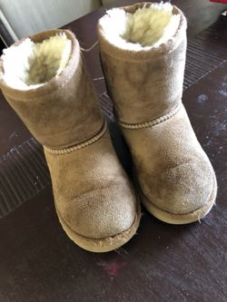 Toddler uggs size 9