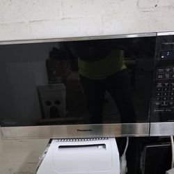 Panasonic
24 in. Width 2.2 cu. ft. 1250 Watt Countertop Microwave in Stainless Steel with Sensor Cooking