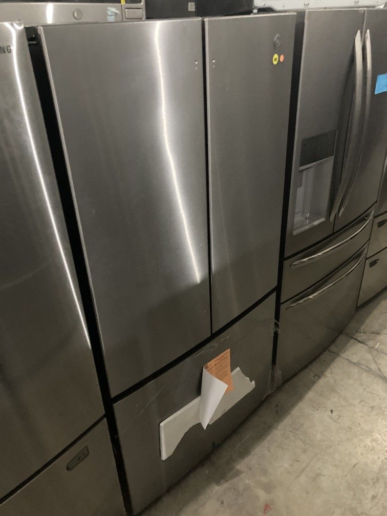 GE 36” 27.0 cu. ft. French Door Refrigerator in Stainless STEEL $1000