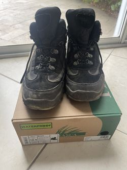 Mens Hiking Shoes 10,5. Waterproof, With Box 