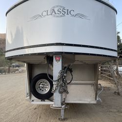 2007 Classic Aluminum 3 horse Gooseneck Trailer 