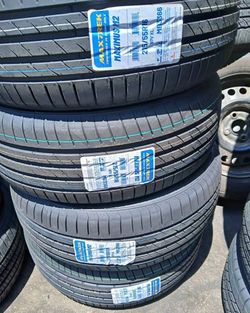 215/55R16 Maxtrek Set Of 4 New Tires