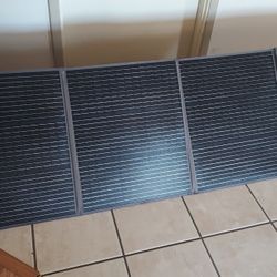 Mesuvida 200 Watt Portable Solar Panel