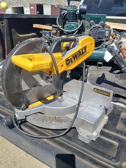 Selling A Dewalt Miter Saw Dw706 12 Inch Works 200 Obo