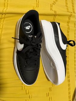 Nike Court Vision Alta Sneaker (New, never worn) woman 9 size