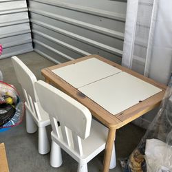 Kids Table & 2 Chairs      Oakdale