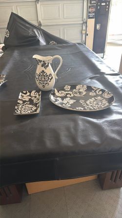 Damask Serving Set