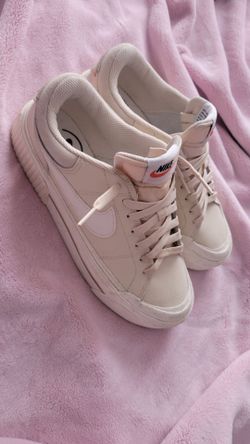 Tan Nike Court Legacy