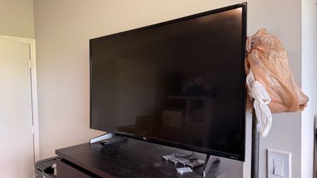 LG UHD 4K Flat Screen TV