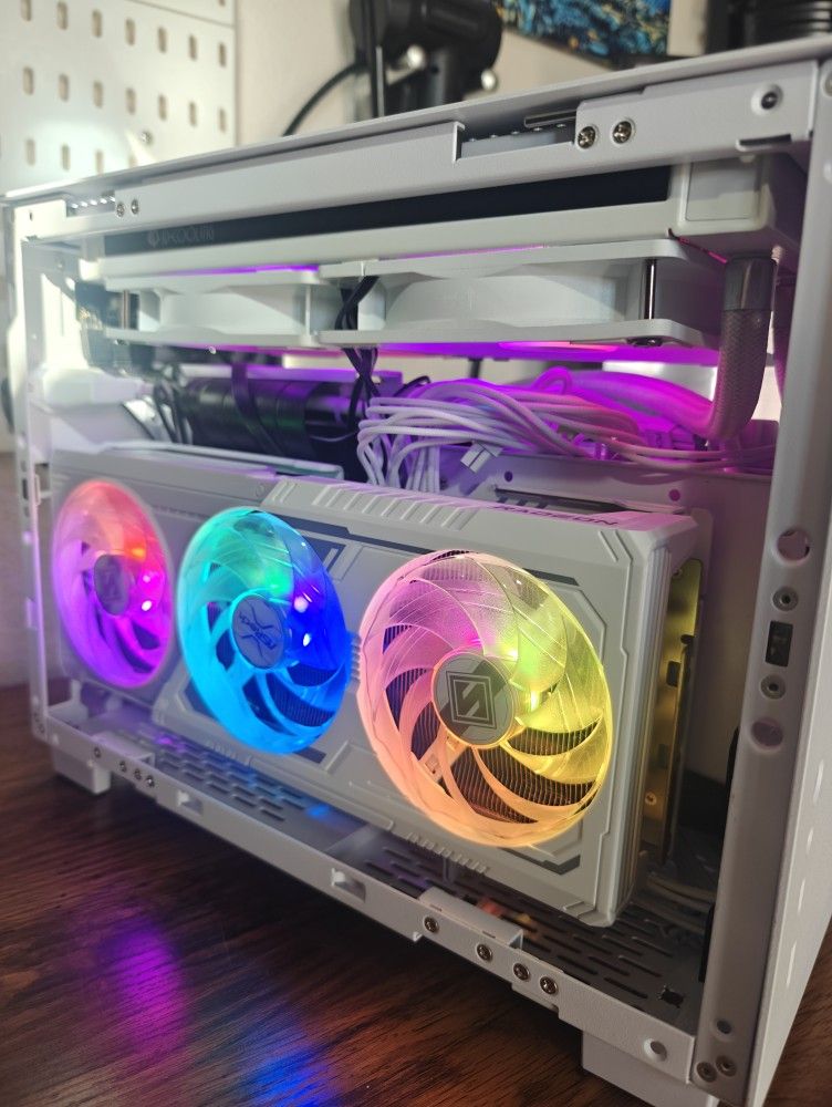 High end white mini ITX gaming PC. 13700KF, Radeon 9070XT, 32GB DDR5, 2TB NVME 