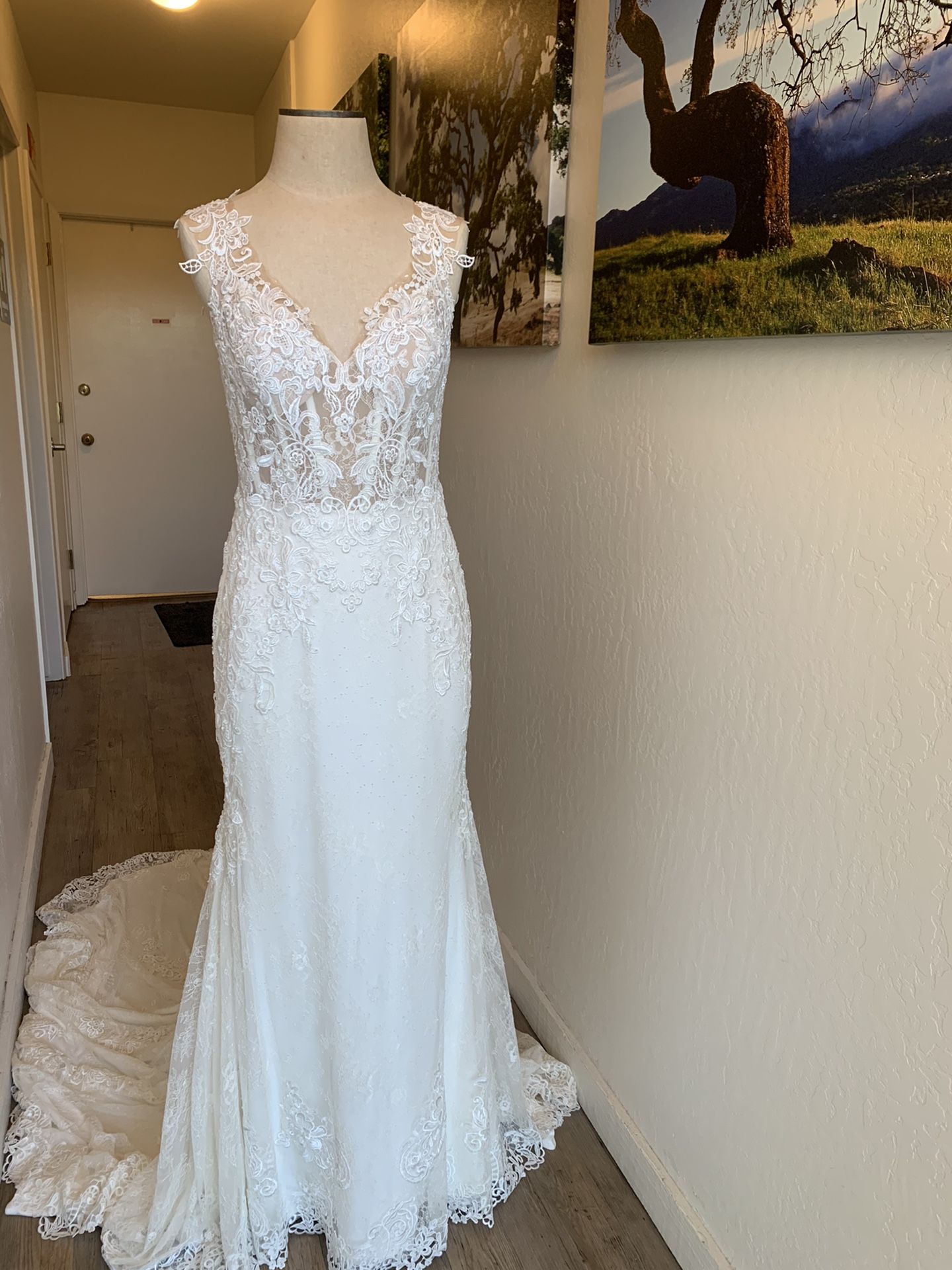 Brand New / Never Worn Wedding Gown