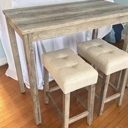 Like New Tall Table And Stools