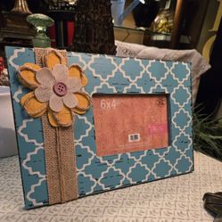 NEW...Unique Pretty Picture Frame 12x8