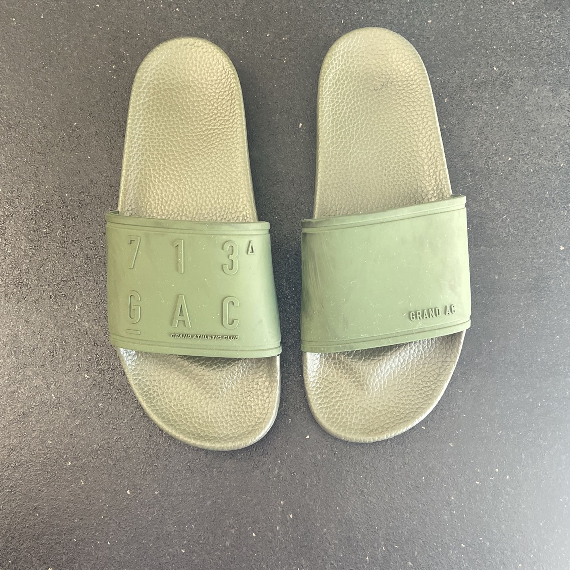 Men’s Green slides