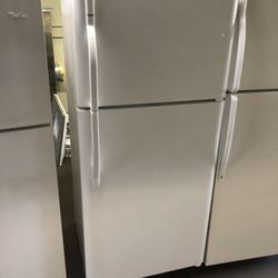 Kenmore Top Freezer Refrigerator Apartment Size In White 
