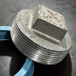 PARKER 4" SQUARE HEAD PLUG metal pipe plug    Fe3)