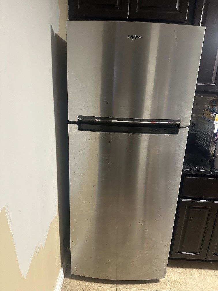 Whirlpool Top-Freezer Refrigerator β Used Condition