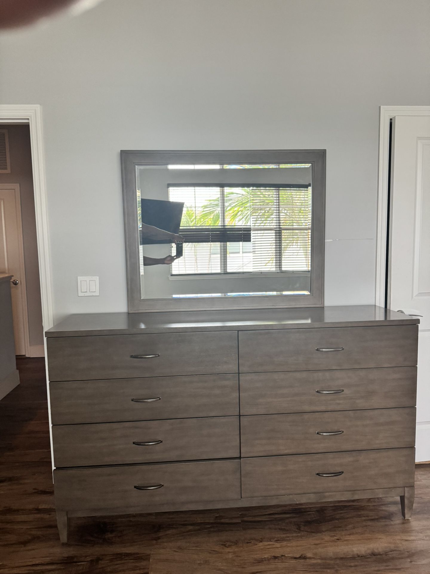Dresser With Mirror, 2 Night Stand, And 2 Lamps