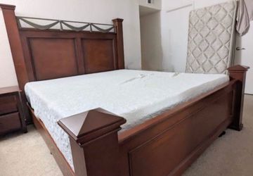 Bed cal king W/ free dresser
