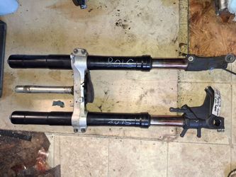 06 07 Suzuki GSXR 750 Front Forks Suspension Shocks Lower Triple Tree GSXR 600