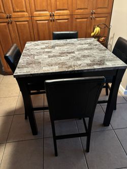 Table With 4 Chairs 